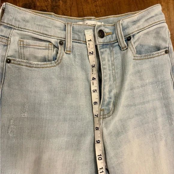 Carly Jean Los Angeles Light Wash Wide-Leg Hollands Jeans - Picture 4 of 6